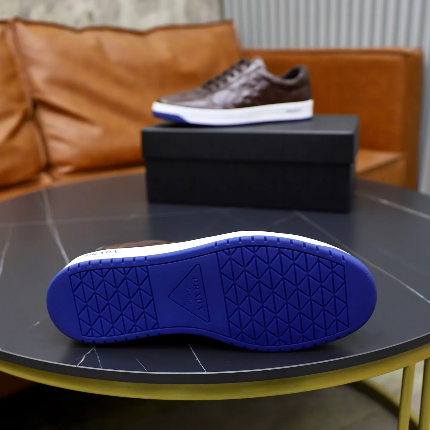 Factory price: 💰640 Prada classic men’s lace-up casual shoes | Imported cowhide upper | Upper stitching layered design, light and breathable | Soft and comfortable | Decorated with PRADA letters on the side | Distinctive sports style, showing the brand style | Lightweight concave and convex pattern rubber soles | Matched with cowhide foot pad lining | Excellent foot feel, fashionable and elegant | Size: 38-44 (45 customized)